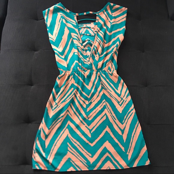 Casual Pink and Blue Dress - Picture 4 of 5